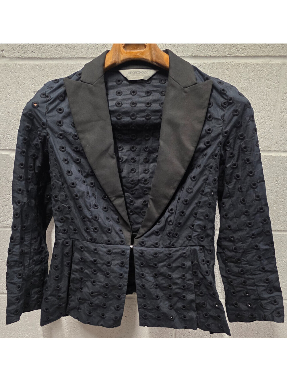 Sportmax Runway jacket eyelet embroidery and contrasting shawl lapel 18*25 US 6